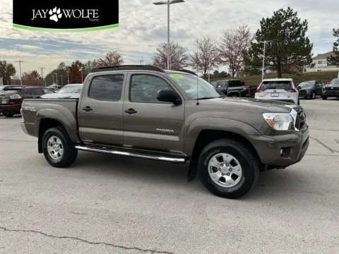 Red 2015 Toyota Tacoma for sale in Kansas City, MO
