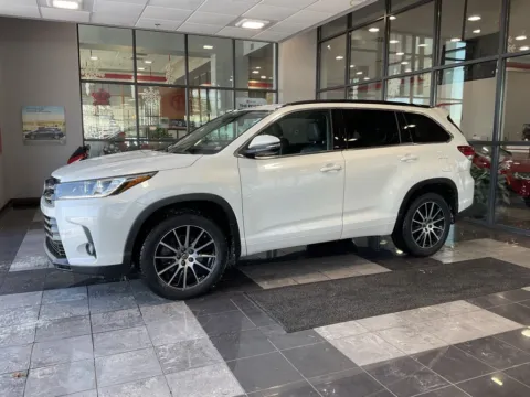 Another view of 2018 Toyota Highlander SE for sale in Kansas City, MO at Jay Wolfe Toyota
