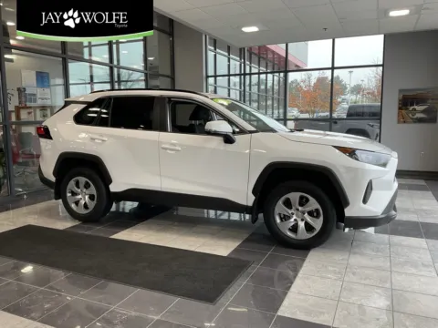 White 2021 Toyota RAV4 LE for sale in Kansas City, MO