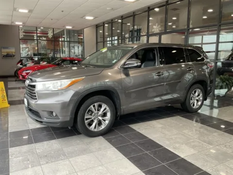 Another view of 2016 Toyota Highlander LE Plus V6 for sale in Kansas City, MO at Jay Wolfe Toyota