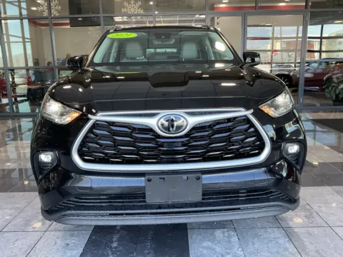 Photos of 2021 Toyota Highlander XLE for sale in Kansas City, MO at Jay Wolfe Toyota