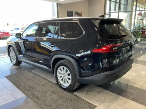 More photos of 2024 Toyota Grand Highlander XLE at Jay Wolfe Toyota, MO