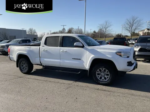 White 2019 Toyota Tacoma SR5 for sale in Kansas City, MO
