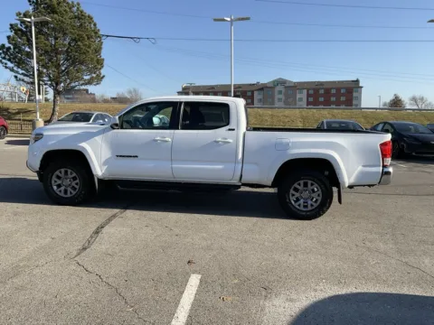 More photos of 2019 Toyota Tacoma SR5 at Jay Wolfe Toyota, MO