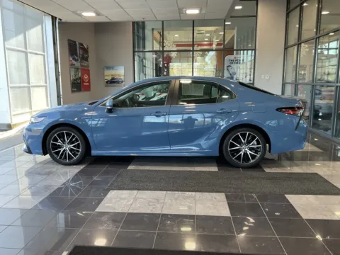 More photos of 2023 Toyota Camry SE at Jay Wolfe Toyota, MO