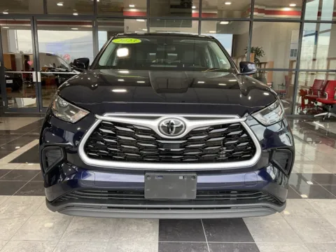 Photos of 2023 Toyota Highlander L for sale in Kansas City, MO at Jay Wolfe Toyota