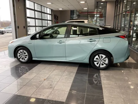 More photos of 2017 Toyota Prius Three at Jay Wolfe Toyota, MO
