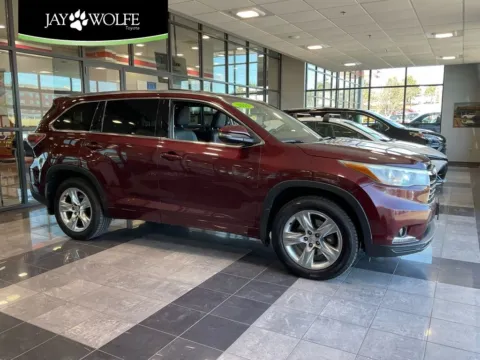 Red 2015 Toyota Highlander Limited Platinum V6 for sale in Kansas City, MO