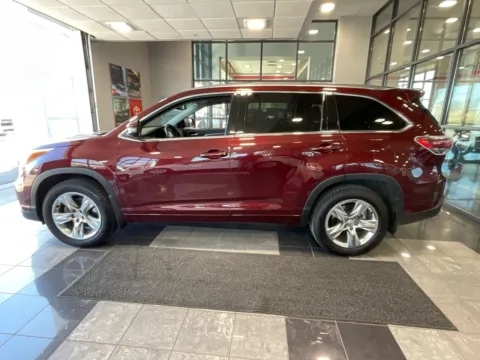 More photos of 2015 Toyota Highlander Limited Platinum V6 at Jay Wolfe Toyota, MO