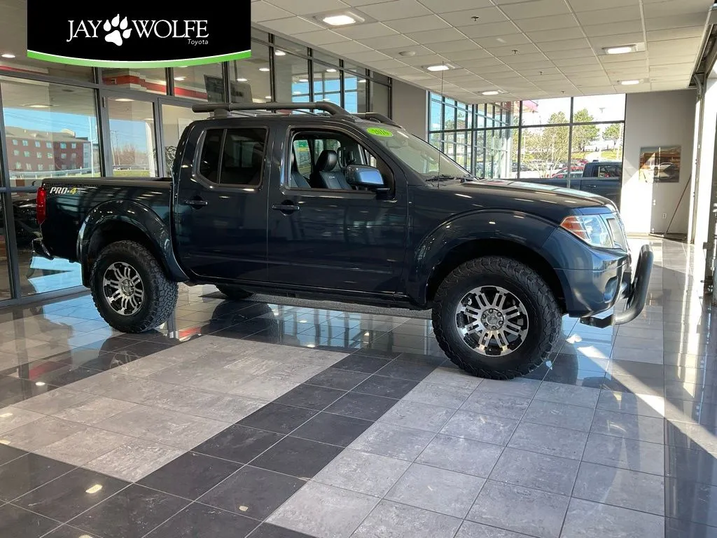 Blue 2016 Nissan Frontier PRO-4X for sale in Kansas City, MO