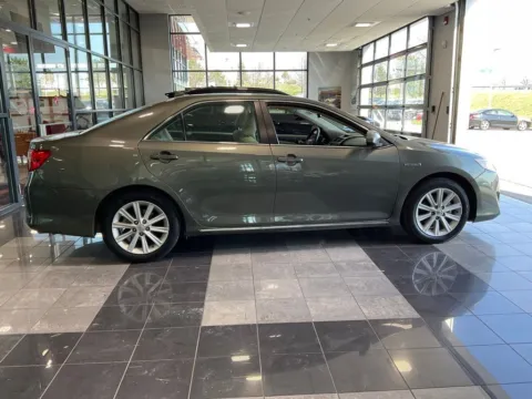 More photos of 2014 Toyota Camry Hybrid XLE at Jay Wolfe Toyota, MO