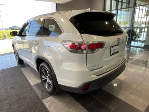 More photos of 2016 Toyota Highlander XLE V6 at Jay Wolfe Toyota, MO