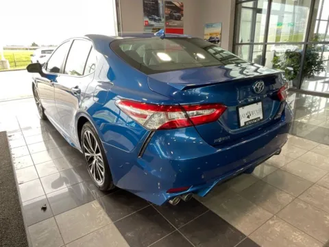 More photos of 2020 Toyota Camry Hybrid SE at Jay Wolfe Toyota, MO