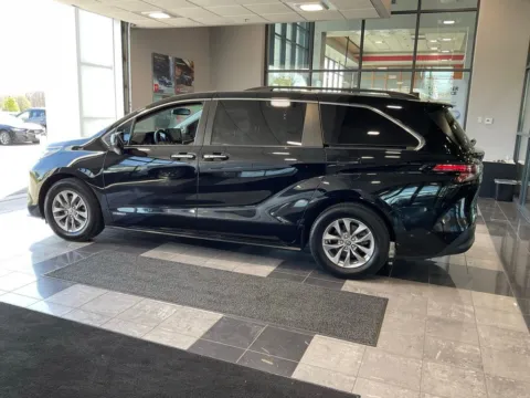 More photos of 2021 Toyota Sienna XLE at Jay Wolfe Toyota, MO