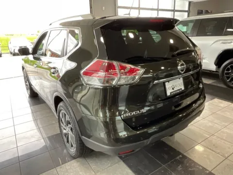 More photos of 2016 Nissan Rogue SL at Jay Wolfe Toyota, MO