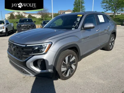 Silver 2025 Volkswagen Atlas Cross Sport 2.0T SE w/Technology for sale in Kansas City, MO