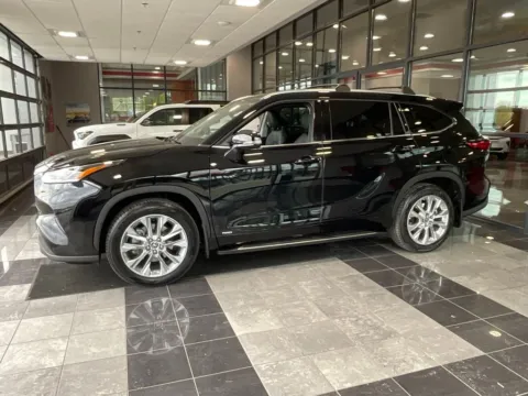 Another view of 2023 Toyota Highlander Hybrid Limited for sale in Kansas City, MO at Jay Wolfe Toyota