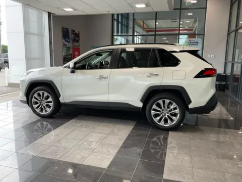 More photos of 2020 Toyota RAV4 Limited at Jay Wolfe Toyota, MO