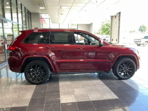 More photos of 2020 Jeep Grand Cherokee Altitude at Jay Wolfe Toyota, MO