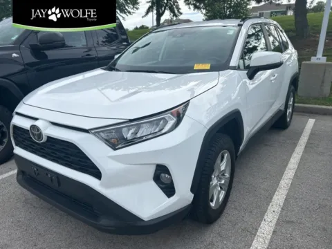 White 2020 Toyota RAV4 XLE for sale in Kansas City, MO