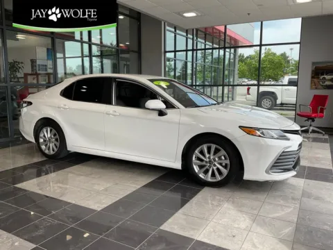 White 2023 Toyota Camry LE for sale in Kansas City, MO