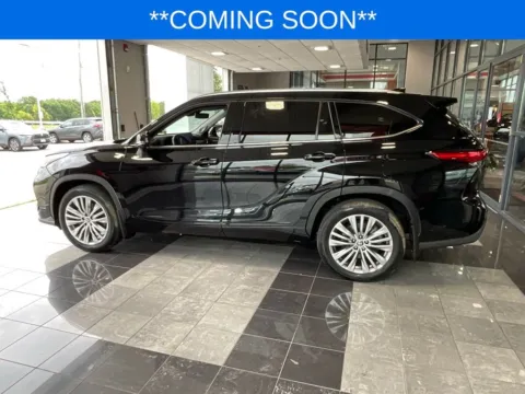 More photos of 2023 Toyota Highlander Platinum at Jay Wolfe Toyota, MO