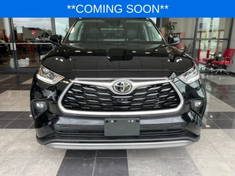 Photos of 2023 Toyota Highlander Platinum for sale in Kansas City, MO at Jay Wolfe Toyota