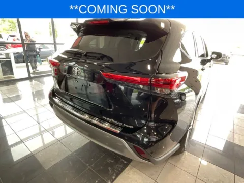 More photos of 2023 Toyota Highlander Platinum at Jay Wolfe Toyota, MO