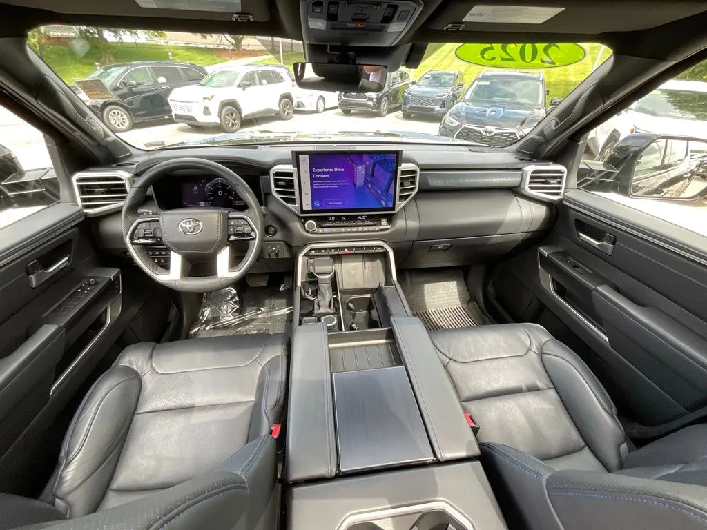 Toyota Tundra photo 8