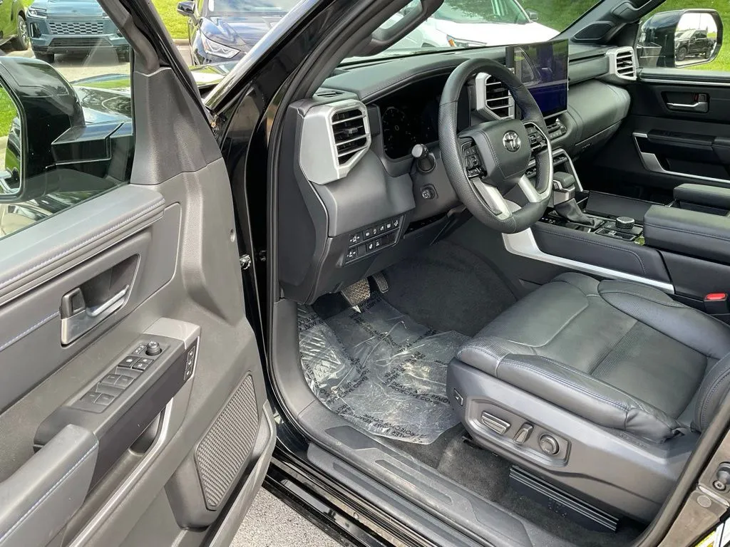 Toyota Tundra photo 9