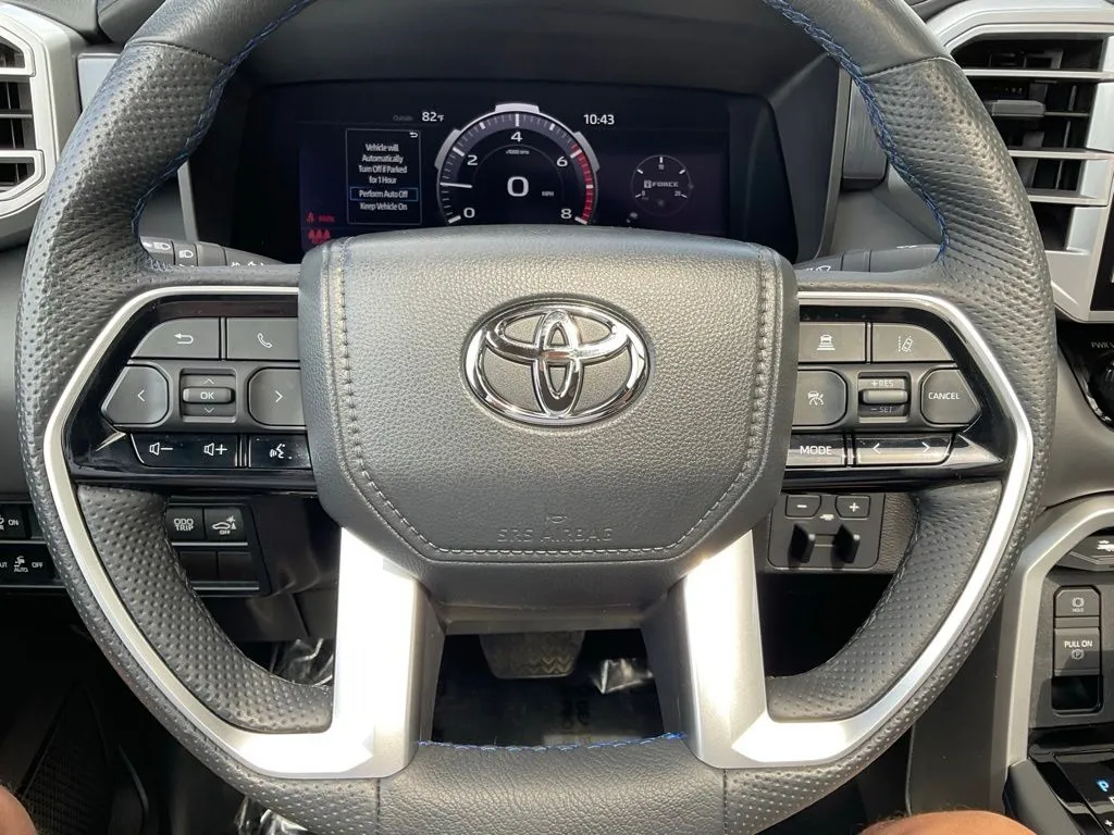 Toyota Tundra photo 11