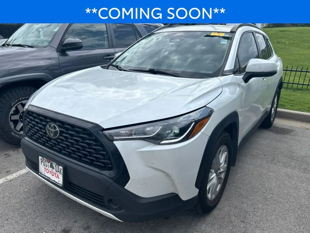 White 2024 Toyota Corolla Cross LE for sale in Kansas City, MO