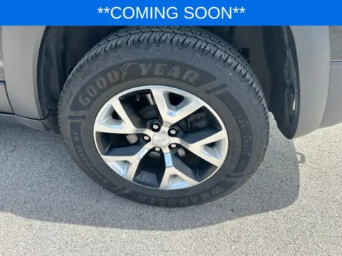 More photos of 2018 Jeep Cherokee Trailhawk at Jay Wolfe Toyota, MO