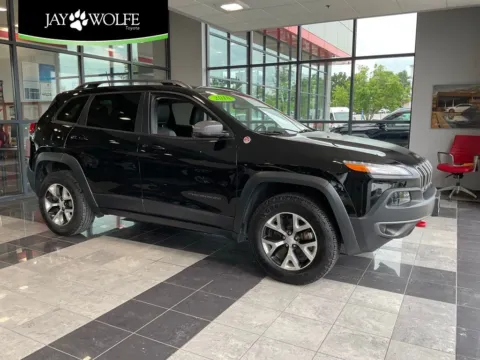 Black 2018 Jeep Cherokee Trailhawk for sale in Kansas City, MO
