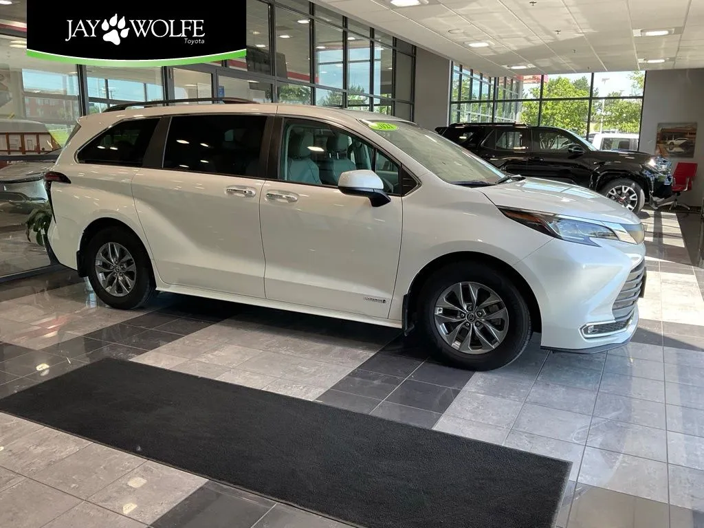 2021 Toyota Sienna XLE for sale in Kansas City, MO