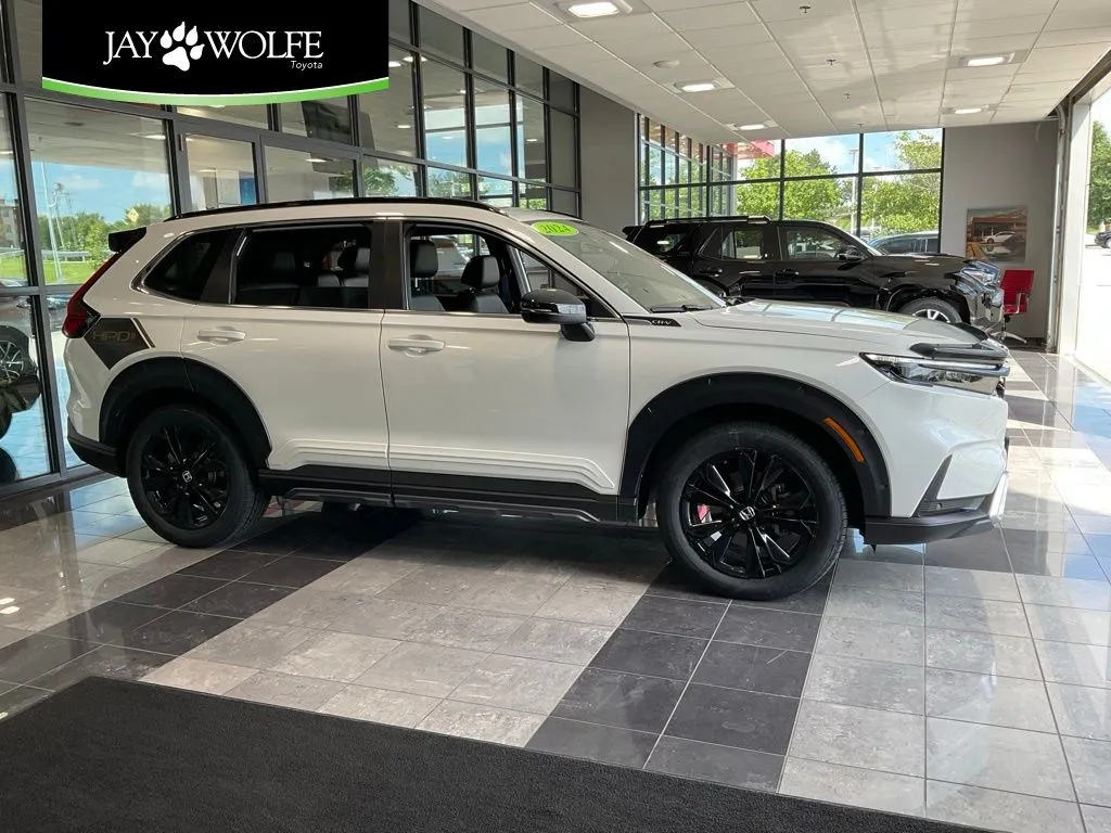 White 2024 Honda CR-V Hybrid Sport Touring for sale in Kansas City, MO