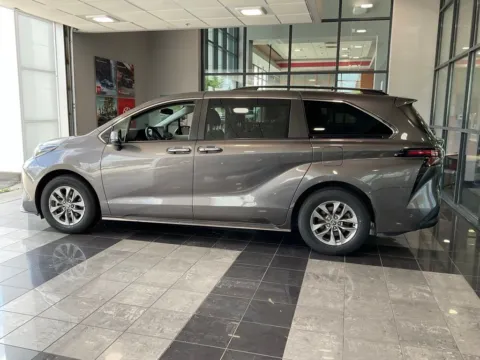 More photos of 2024 Toyota Sienna XLE at Jay Wolfe Toyota, MO
