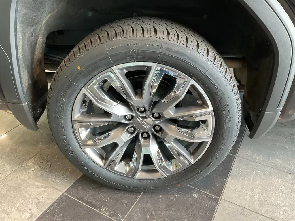 GMC Sierra photo 7