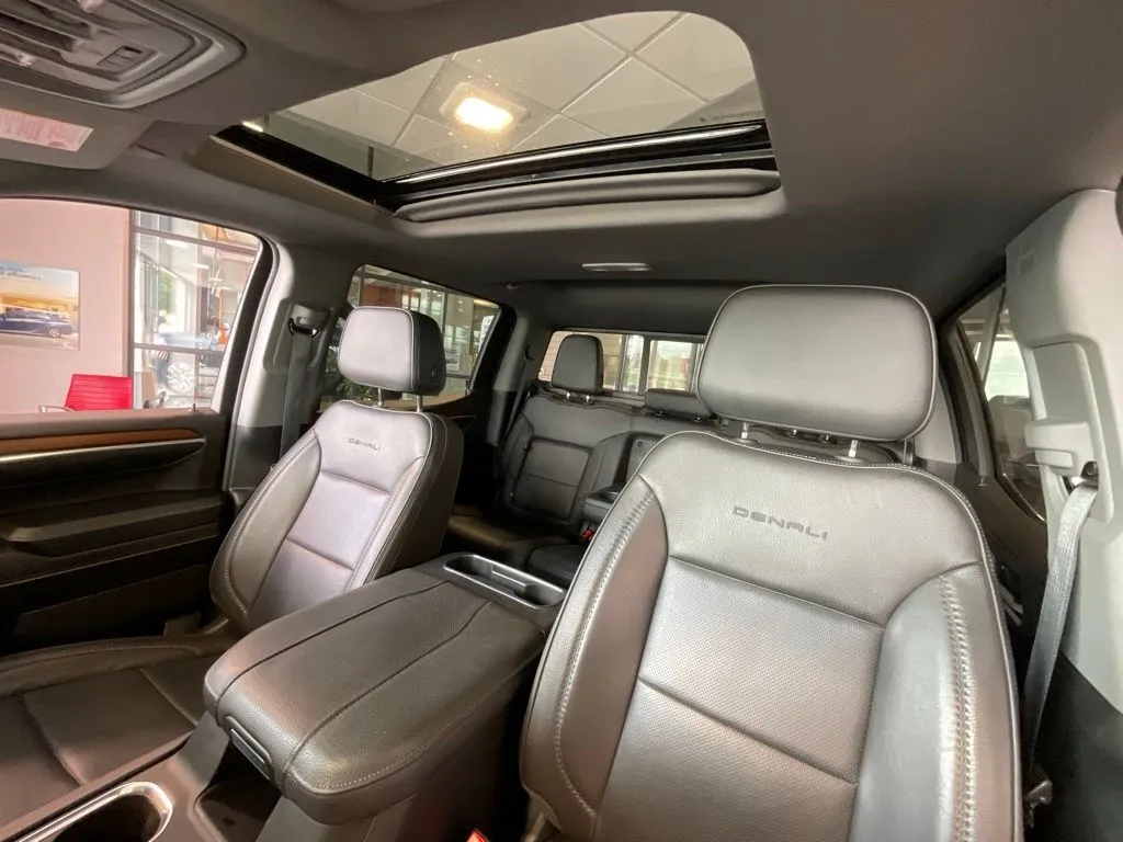 GMC Sierra photo 10