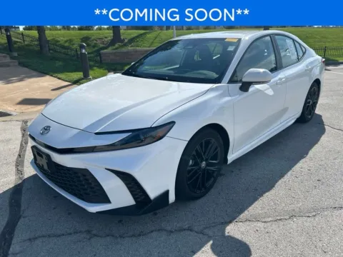 White 2025 Toyota Camry SE for sale in Kansas City, MO