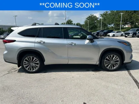 More photos of 2021 Toyota Highlander Platinum at Jay Wolfe Toyota, MO