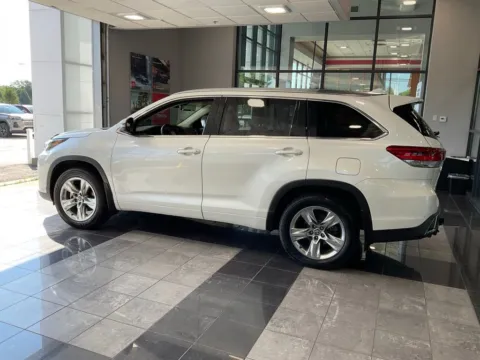 More photos of 2019 Toyota Highlander Limited at Jay Wolfe Toyota, MO