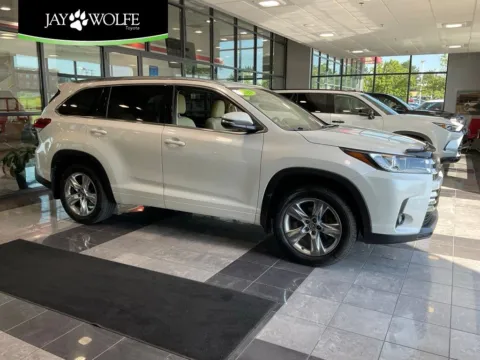 White 2019 Toyota Highlander Limited for sale in Kansas City, MO