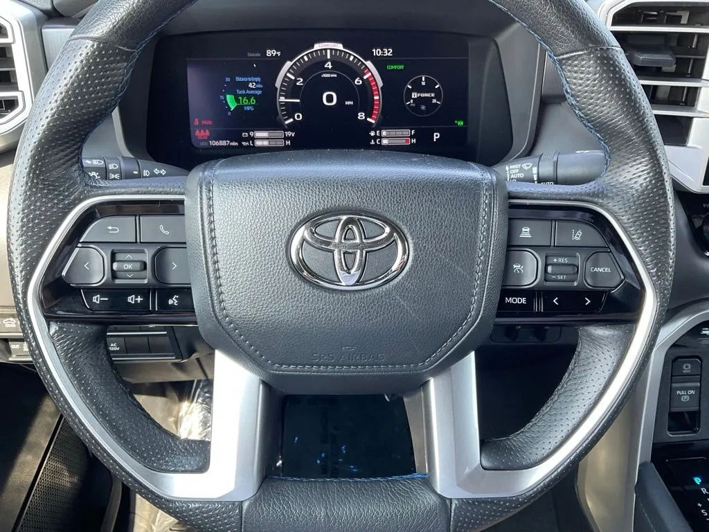 Toyota Tundra photo 11