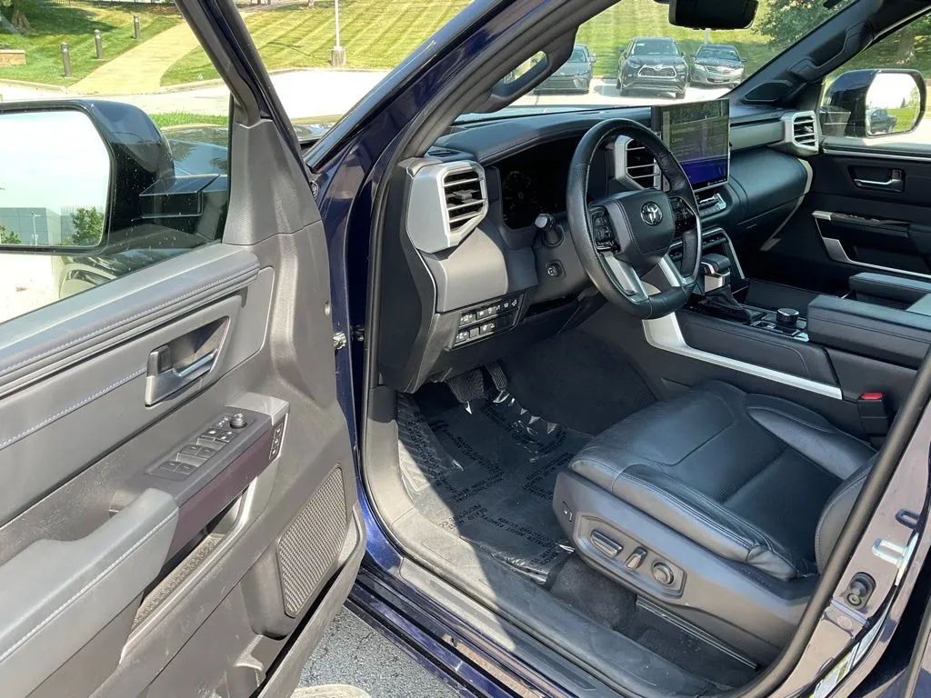 Toyota Tundra photo 9