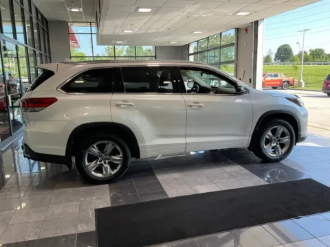 More photos of 2019 Toyota Highlander Limited at Jay Wolfe Toyota, MO