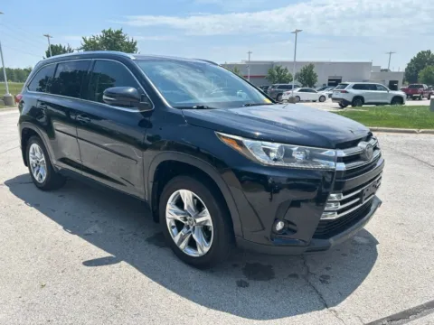 Another view of 2019 Toyota Highlander Limited for sale in Kansas City, MO at Jay Wolfe Toyota