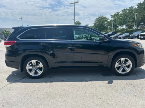 More photos of 2019 Toyota Highlander Limited at Jay Wolfe Toyota, MO