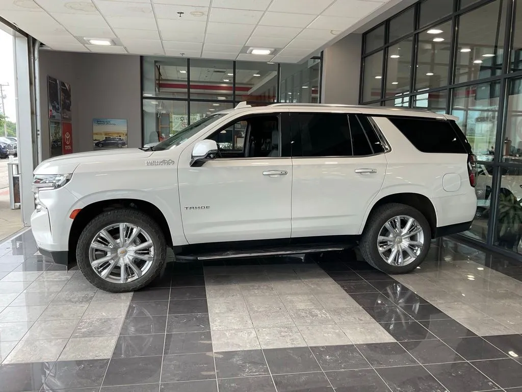 Chevrolet Tahoe photo 3