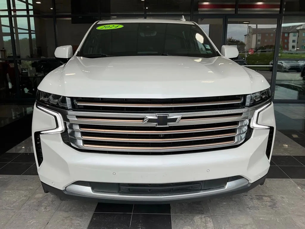 Chevrolet Tahoe photo 2